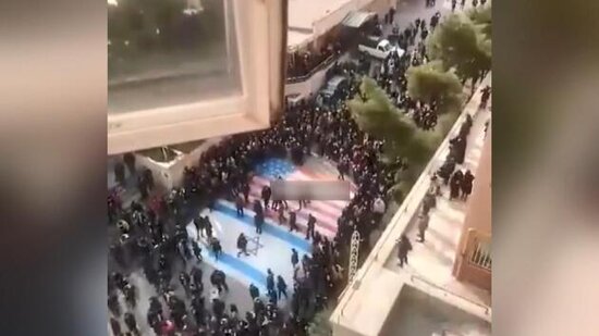İranlılar ABŞ bayrağını tapdalamaqdan imtina etdilər-FOTO-VİDEO
