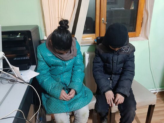 Ata və ana kirədə qalaraq övladlarını dilənçiliyə sövq etdilər- Dövlət Qurumları hərəkətə KEÇDİ- FOTO