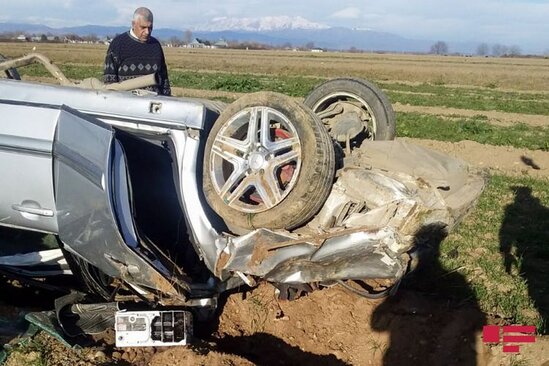 Ağcabədidə avtomobil aşıb, iki qardaşdan biri öldü - FOTO