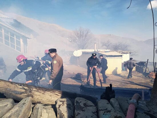 Polislər yanan evləri belə söndürdülər-FOTOLAR