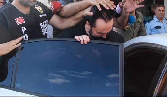 Türkiyə polisi Adnan Oktarın adamını paltar şkafından tapdı