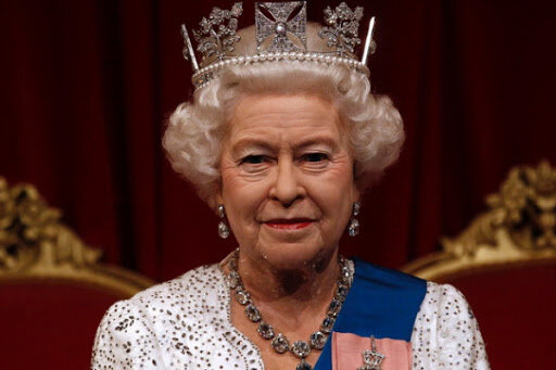 Britaniya kraliçası da koronaya yoluxdu