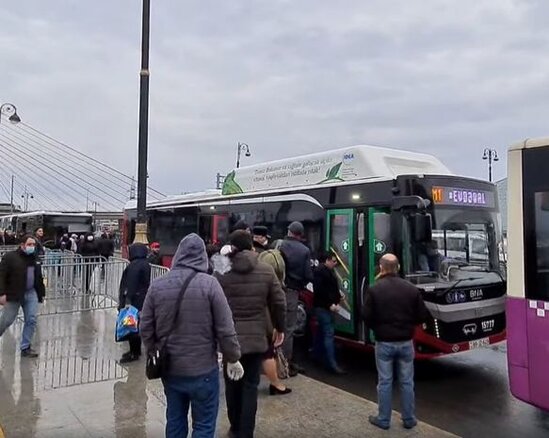 Bakıda ekspres avtobuslarda sərnişin sıxlığı - VİDEO