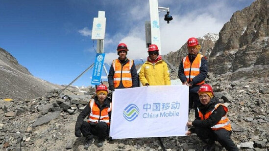 Huawei Everest zirvəsində 5G antenaları yerləşdirdi - VİDEO