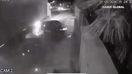 Minik avtomobili TIR-la divarın arasında qaldı - ANBAAN VİDEO