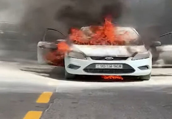 Sumqayıtda avtomobil yandı - VİDEO