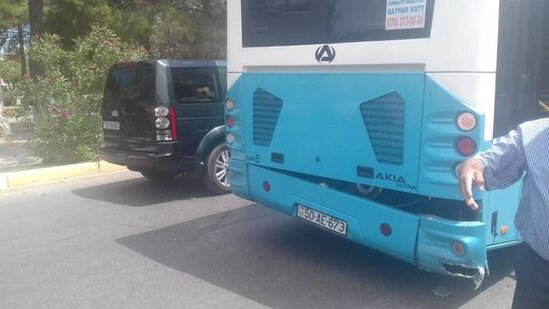 Sumqayıtda sərnişin avtobusu qəzaya düşdü - FOTO