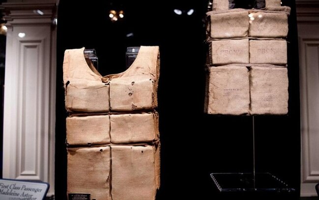 "Titanik"in xilasedici jileti hərracda satıldı