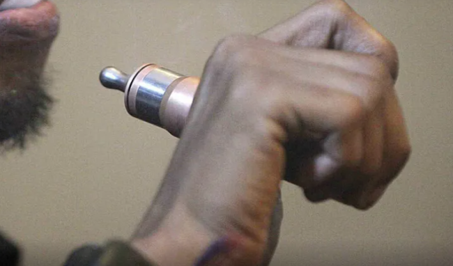 Elektron siqaret kişinin ağzında partladı, meyitini tapdılar