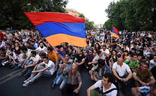 Ermənistanda hökumətin tam tərkibdə istefası tələbi ilə aksiya keçirildi