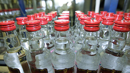 Saxta spirtli içkidən 32 nəfər öldü