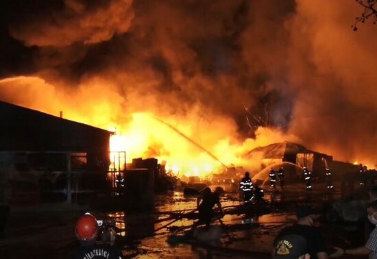 Qəbələdə bazar yanır