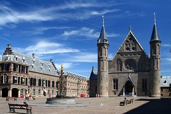 Niderlandda parlament və Baş nazirin iqamətgahında BOMBA HƏYƏCANI – FOTO