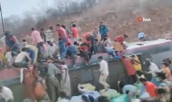 Sərnişinləri daşıyan avtobus aşdı: İnsanlar yola töküldü - VİDEO