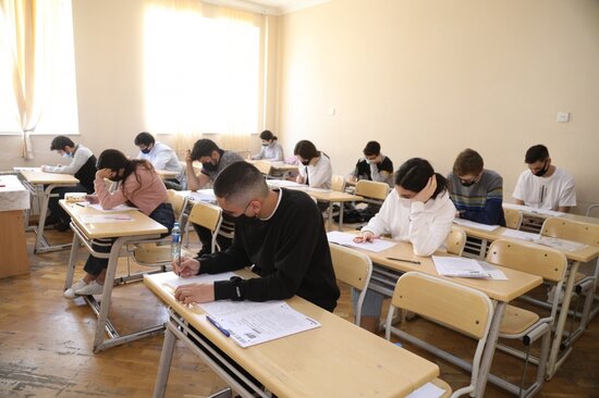 Bu gün 22 mindən çox şagird buraxılış imtahanı verəcək