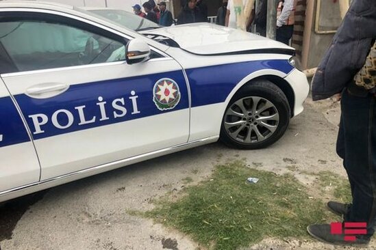 YPX avtomobili qəzaya düşüb, polis əməkdaşı xəsarət alıb – FOTO
