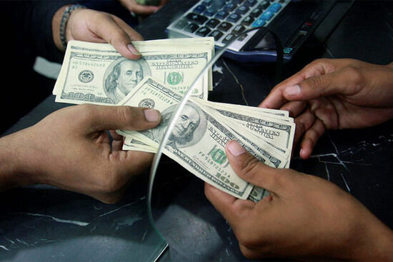 Banklar dollar satışına məhdudiyyət qoydu: Manat ucuzlaşacaq? – VİDEO