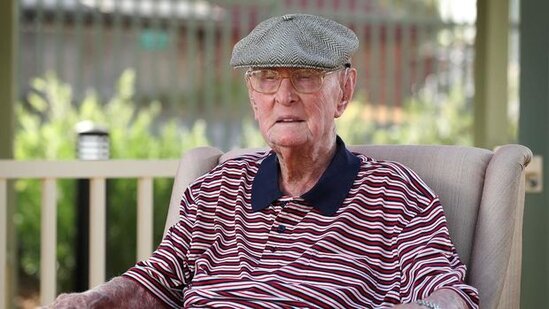 Avstraliyanın ən yaşlı adamı: "Mütəmadi olaraq toyuq beyni yemişəm" - FOTO