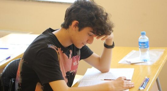 Mobil telefona görə 3 nəfər imtahandan xaric olunub