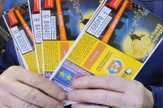 İtaliyada yaşlı qadının 500 milyon avroluq lotereya bileti oğurlandı