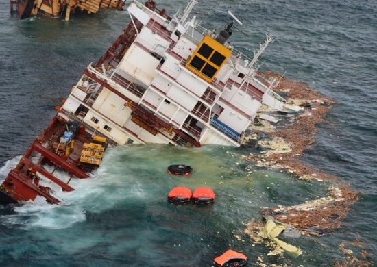 Sərnişin gəmisi qəzaya uğradı - Ölənlər var
