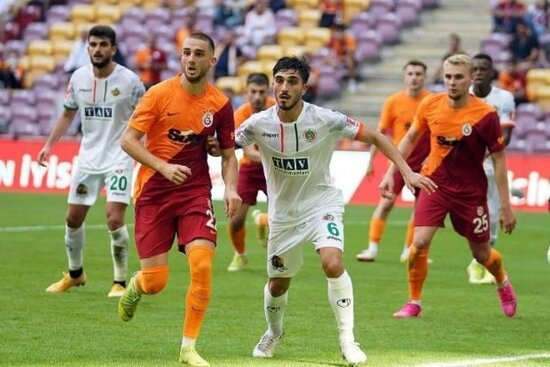 "Qalatasaray" son dəqiqələrdə bir xalı əldən verdi