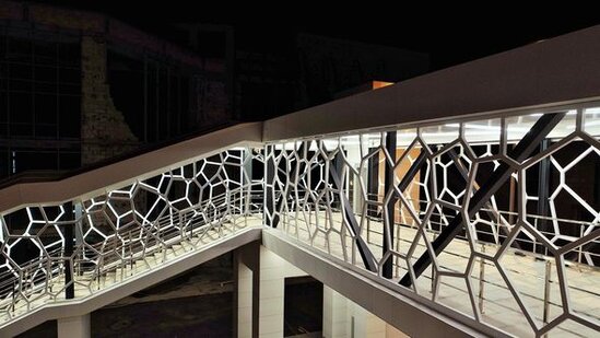 Bakıda yeni yerüstü piyada keçidi inşa edildi - FOTO