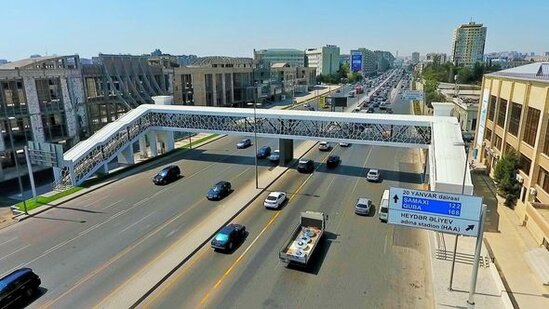 Bakıda yeni yerüstü piyada keçidi inşa edildi - FOTO