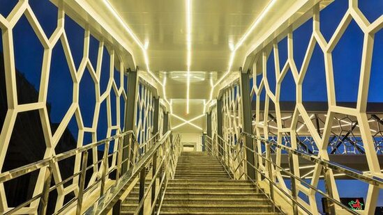 Bakıda yeni yerüstü piyada keçidi inşa edildi - FOTO