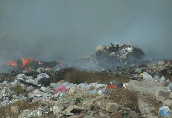 Bakıda bu qəsəbədə üfunət və tüstüdən sakinlər nəfəs ala bilmir - VİDEO