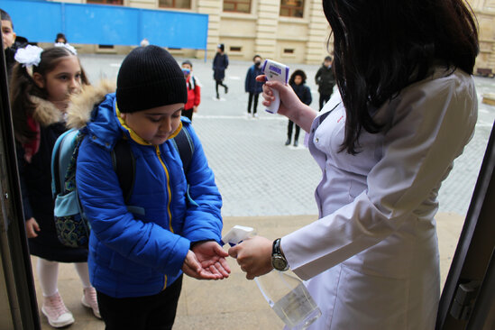 Bakıda 3 şagird və 1 müəllimdə yüksək temperatur qeydə alınıb