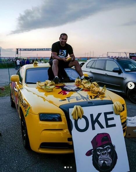 Azərbaycanlı oliqarxın qohumunun "Rolls-Royce" markalı avtomobili qəzaya düşdü - FOTO