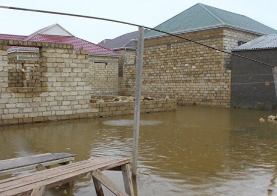 Binəqədi və Xəzər rayonları yağış sularından təmizləndi - VİDEO