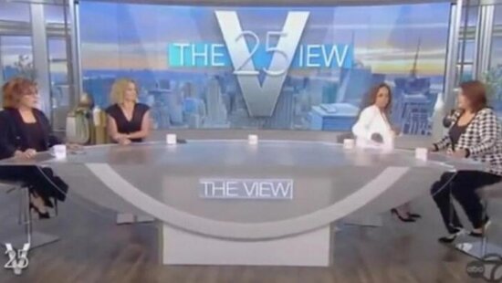 Aparıcılar bu səbəblə studiyanı tərk etdi - VİDEO