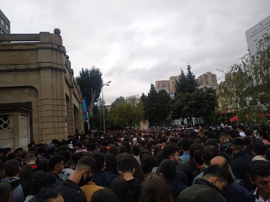 Bu səhər universitetlərin qarşısı - Fotolar