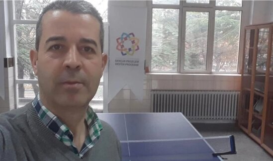 Vaksin olunmayan müəllim koronavirusdan öldü