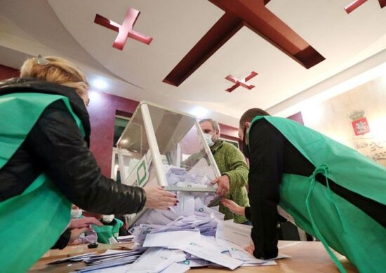 Səslərin 99,94%-i sayıldı - Hakim partiya liderdir