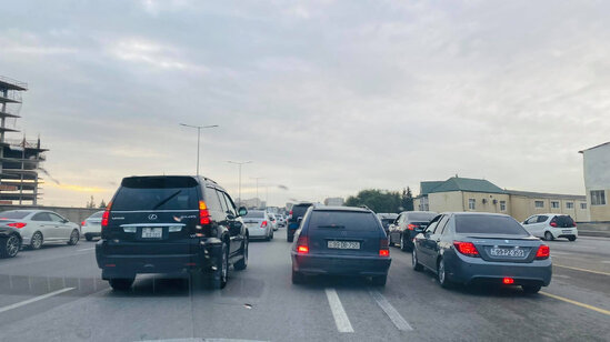 Sumqayıt-Bakı yolunda hərəkət dayandı