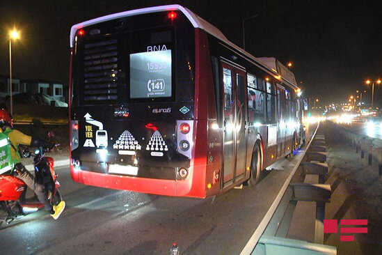 "BakuBus"un avtobusu piyadanı vuraraq öldürdü - FOTO