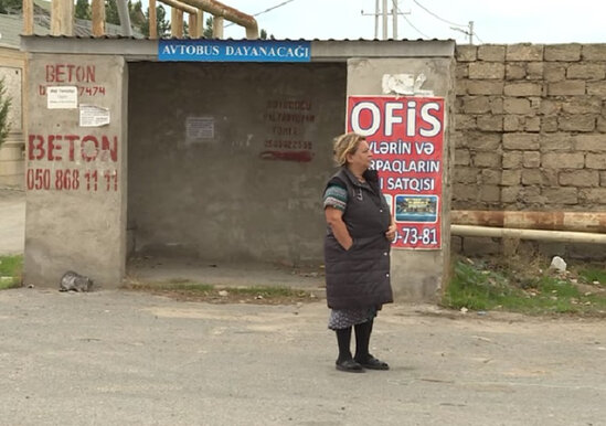 Bakıda bu dayanacaqdan avtobus keçmir - VİDEO