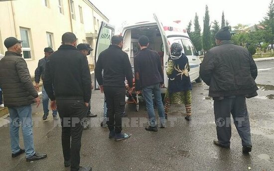 Oğuzda 66 yaşlı qadın boğazını kəsdi