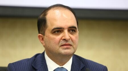 Azərbaycanda hamilə qadın peyvəndə görə tələbəlikdən imtina edib