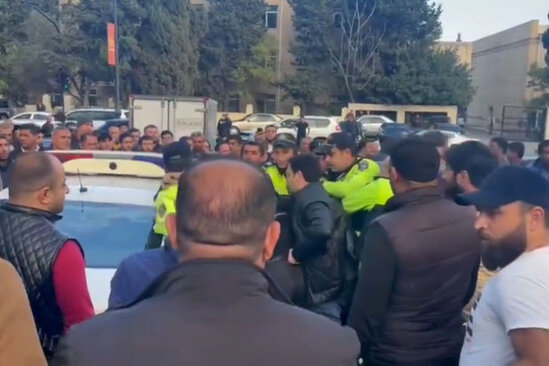 Bakıda sərxoş sürücü ilə polis arasında insident - ANBAAN VİDEO