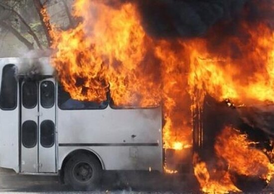 Füzulidə sərnişin avtobusu YANDI