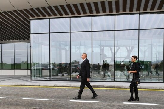Prezidentlə xanımı Füzuli aeroportunda - Fotolar