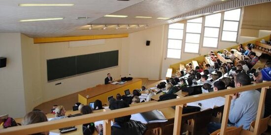 Azərbaycanda daha iki universitetdə tələbələr koronavirusa yoluxdu, 14 qrup bağlandı