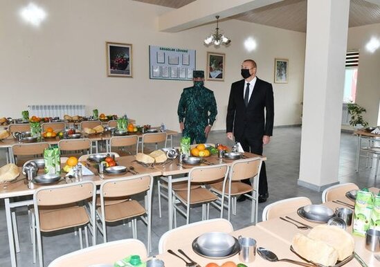 Zəngilanda İlham Əliyevə zirehli texnikalar və silahlar təqdim olundu - FOTO