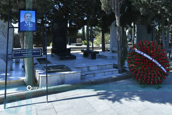 İlham Əliyev və Mehriban Əliyeva Canəli Əkbərovun dəfn mərasiminə əklil göndərib - FOTO