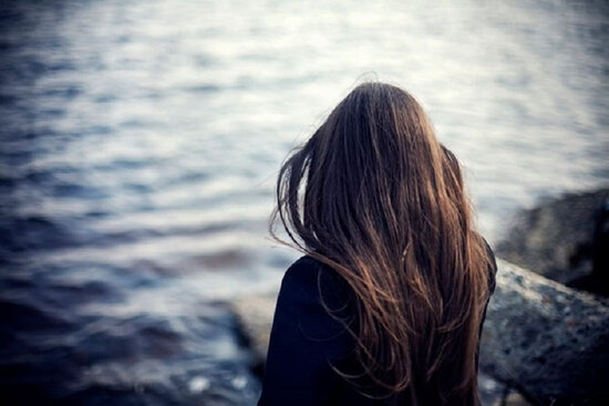 Azərbaycanda ana 3 uşağını ərinin yanında qoyub evdən qaçdı - VİDEO