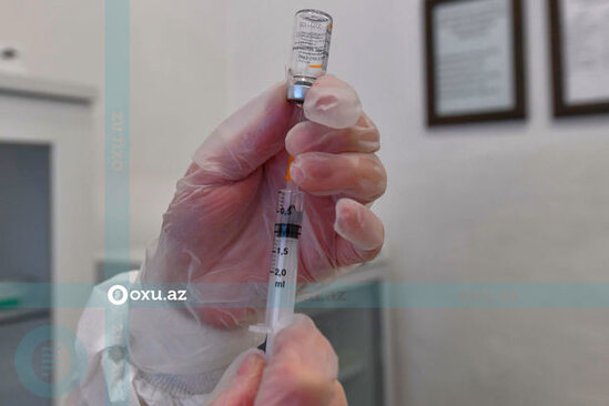 Həkimdən COVID-19 vaksininin sonsuzluq yaratdığına dair iddialara CAVAB